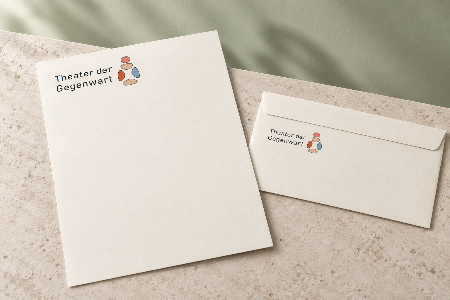 Briefbogen und Umschlag mit dem Logo Theater der Gegenwart